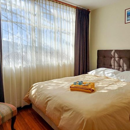 The Quito Guest House With Yellow Balconies For Travellers Dış mekan fotoğraf