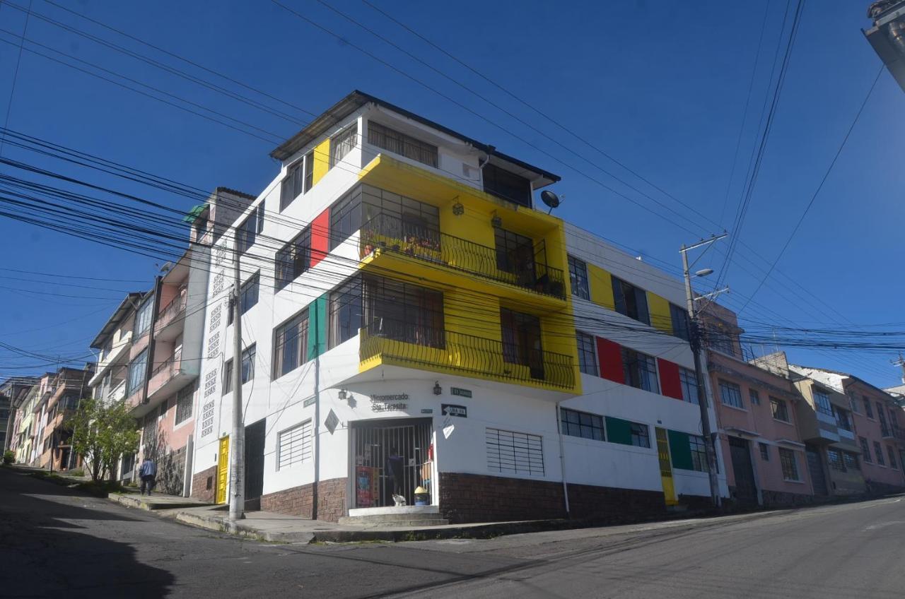 The Quito Guest House With Yellow Balconies For Travellers Dış mekan fotoğraf