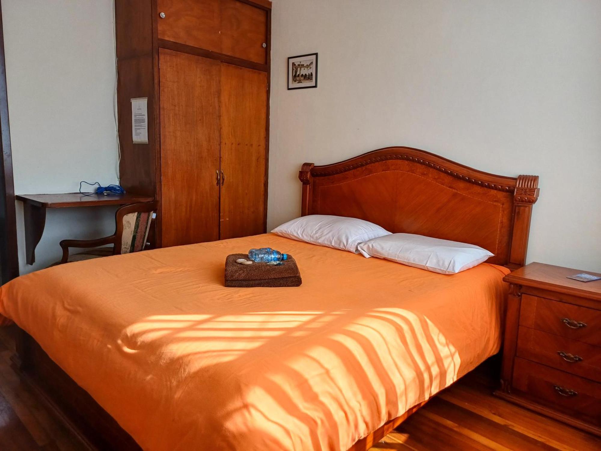 The Quito Guest House With Yellow Balconies For Travellers Dış mekan fotoğraf