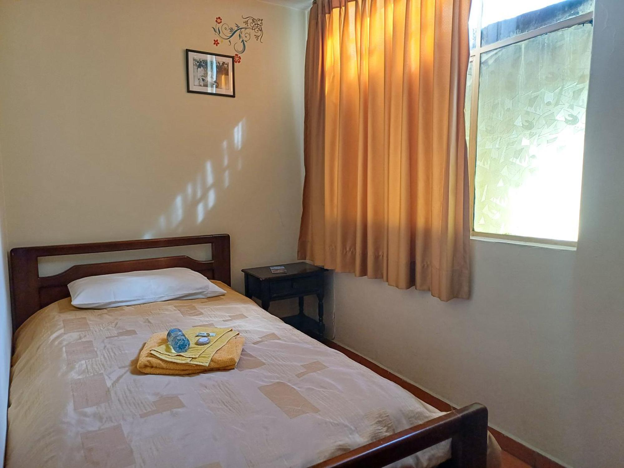 The Quito Guest House With Yellow Balconies For Travellers Dış mekan fotoğraf