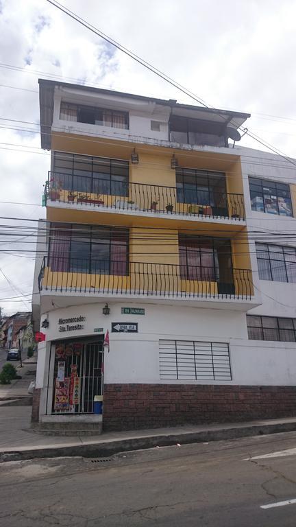 The Quito Guest House With Yellow Balconies For Travellers Dış mekan fotoğraf