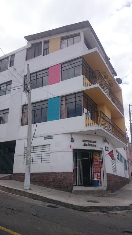 The Quito Guest House With Yellow Balconies For Travellers Dış mekan fotoğraf