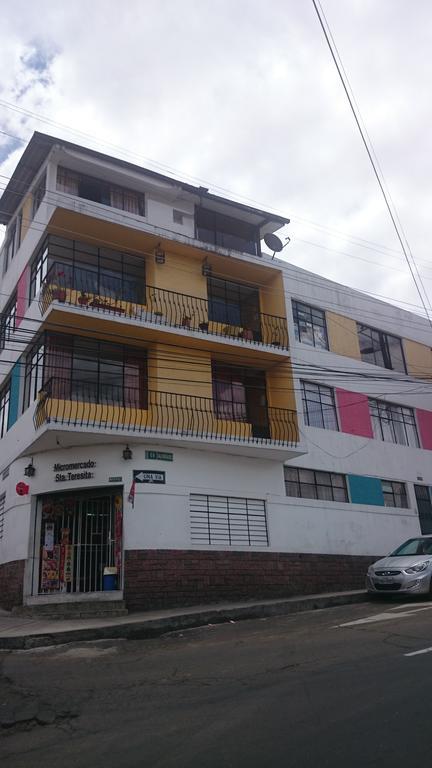 The Quito Guest House With Yellow Balconies For Travellers Dış mekan fotoğraf